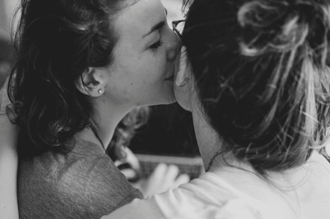couple kissing couple kissing